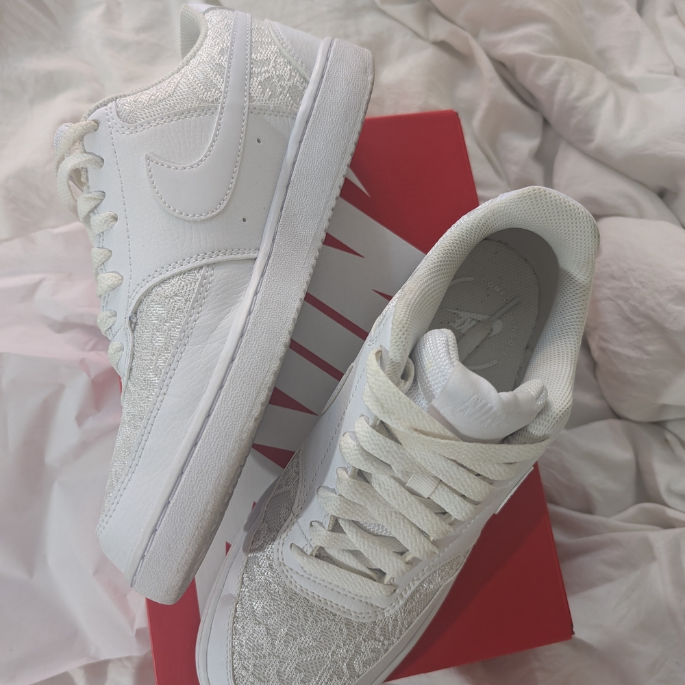 Nike Women's White and Silver Glitter Sneakers
